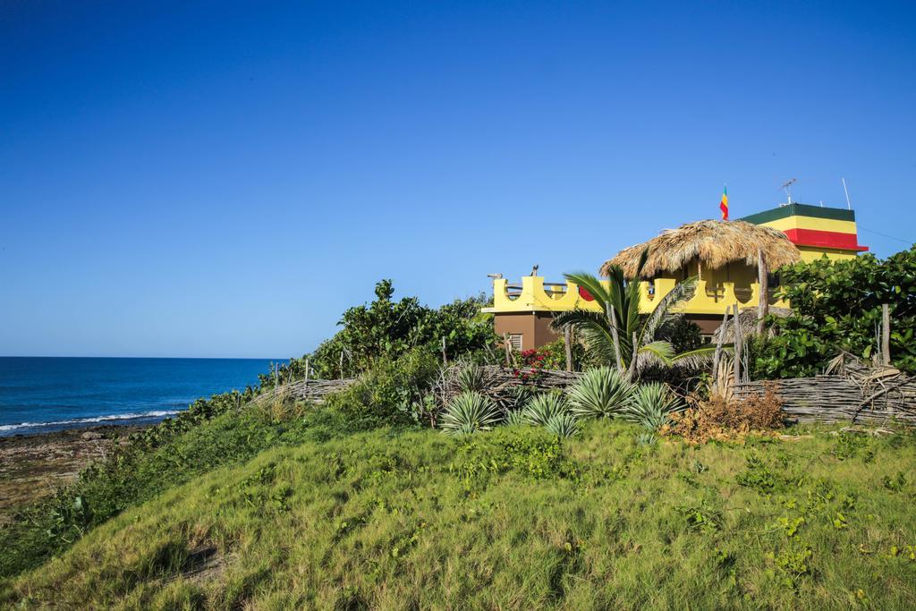 Kudehya Guesthouse Treasure Beach Luaran gambar