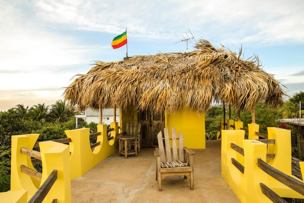 Kudehya Guesthouse Treasure Beach Luaran gambar