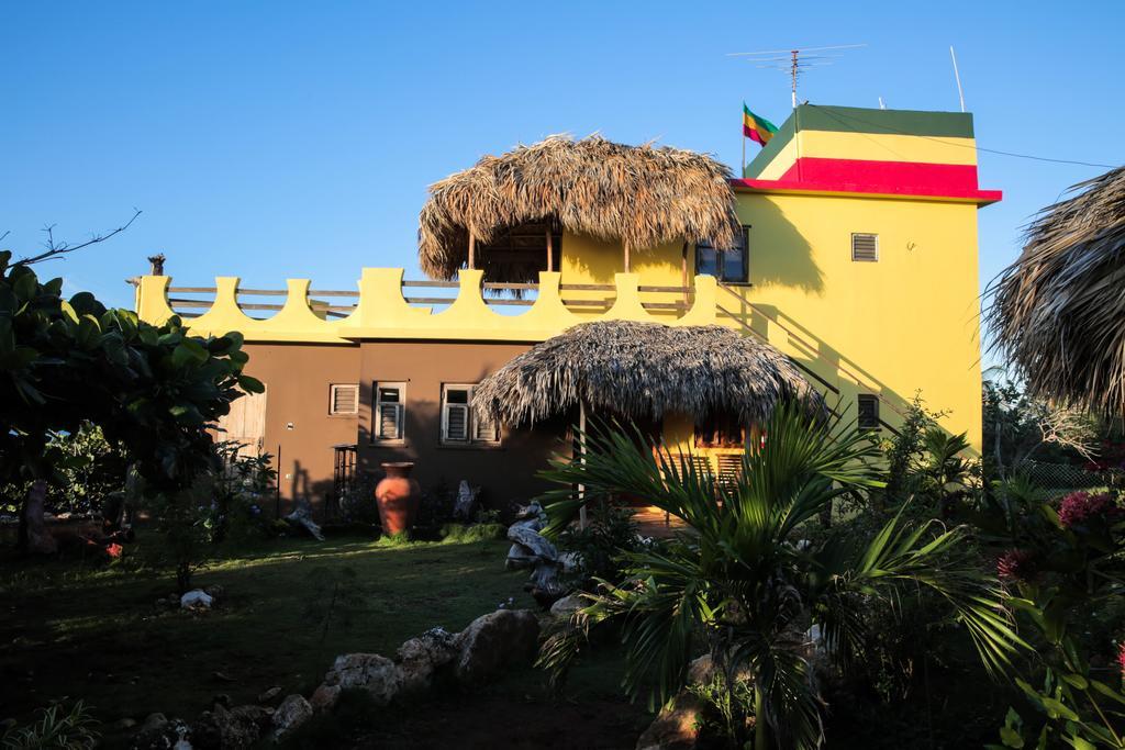 Kudehya Guesthouse Treasure Beach Luaran gambar